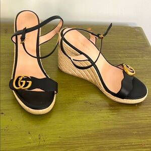 EUC sz 37 1/2 US 7.5 black Gucci genuine leather Aitana wedge espadrille sandals